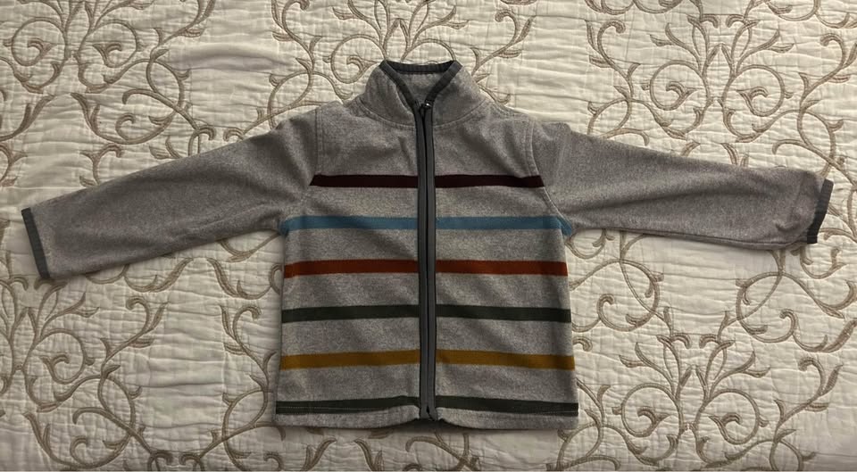 Boys Sherpa vest (Uniqlo) and zip up sweater (OKB) 3T - photo 2