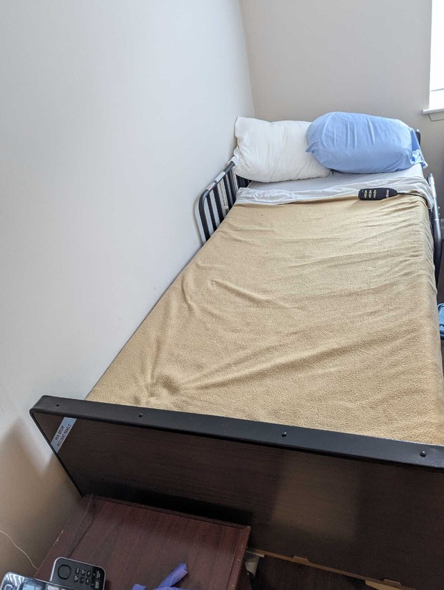 Delta Ultra-Light 1000 Full-Electric Bed with Rails