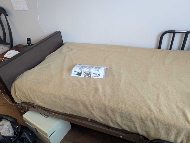 Delta Ultra-Light 1000 Full-Electric Bed with Rails - photo 3