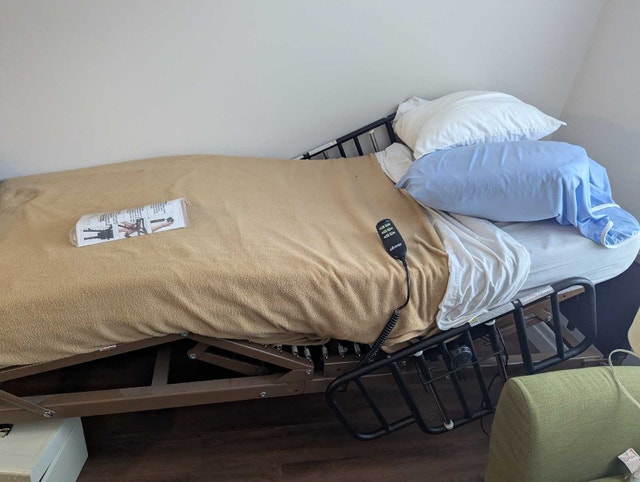 Delta Ultra-Light 1000 Full-Electric Bed with Rails - photo 4