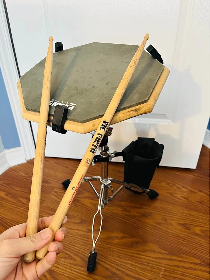 EVANS 2-Sided 12 inch Practice Drum Pad set + Vic Firth 5A