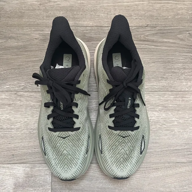 Hoka Clifton 9 - Size 8D image indicator(2)