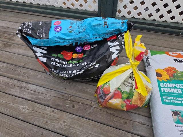 Pending Pick Up - Soil & Garden Supplies - photo 2
