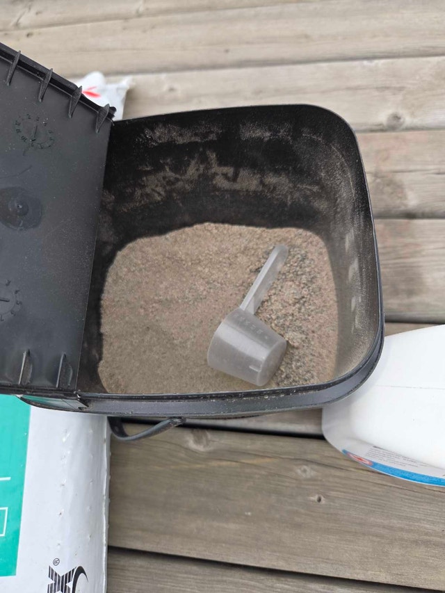 Pending Pick Up - Soil & Garden Supplies - photo 5