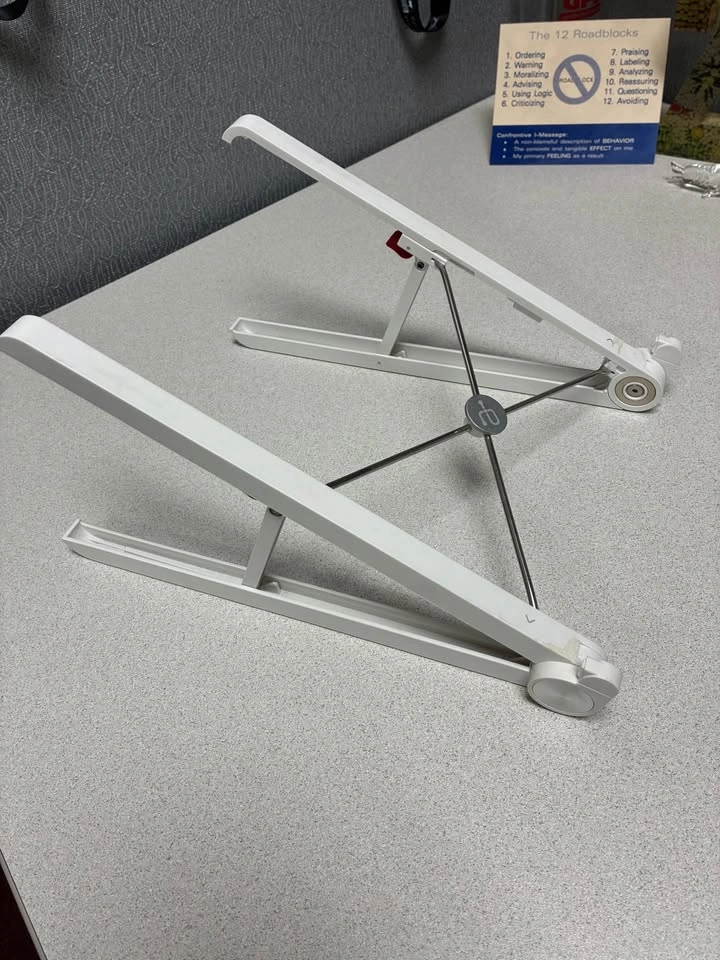 Portable laptop stand - photo 2