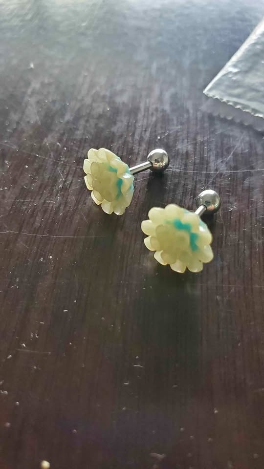 Pair of Flower Piercing/Earrings
