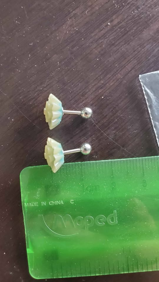 Pair of Flower Piercing/Earrings - photo 2
