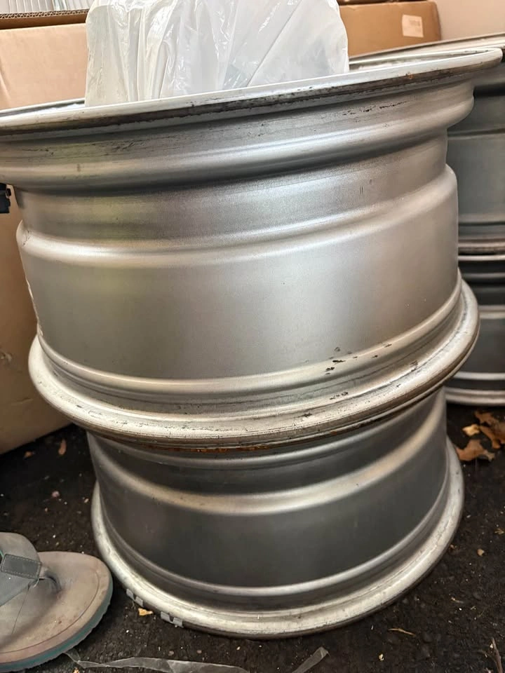 Chevrolet Silverado OEM 17 Inch Rims with TPMS - photo 4
