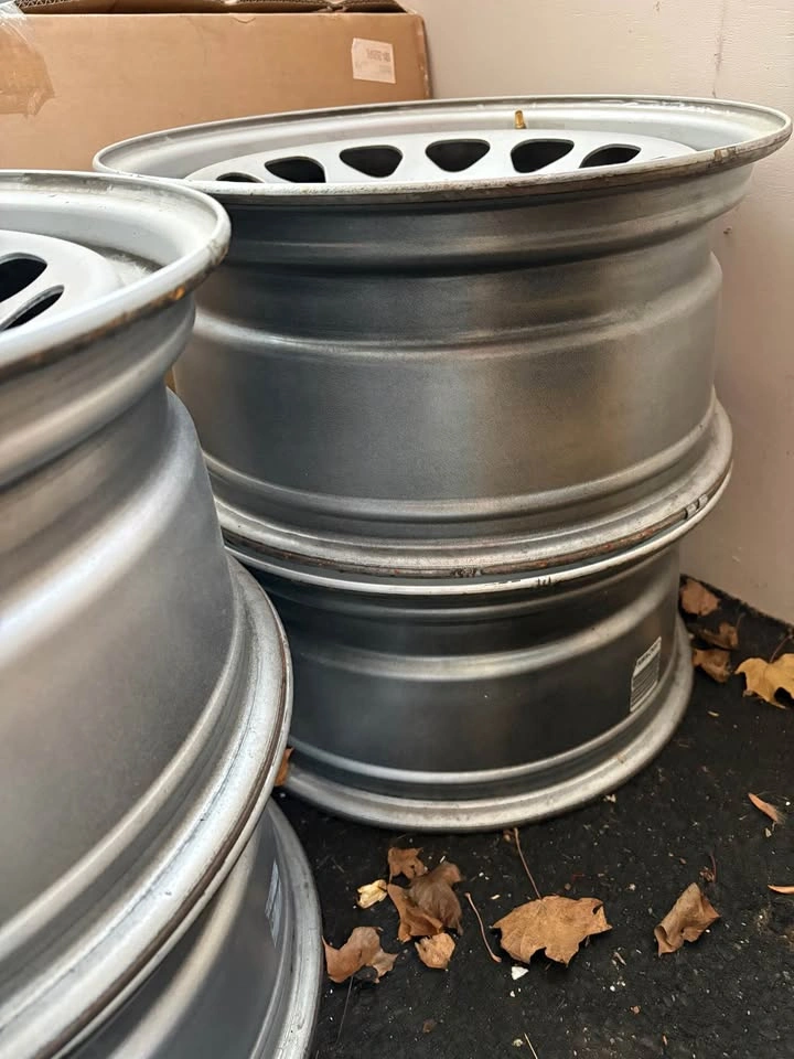 Chevrolet Silverado OEM 17 Inch Rims with TPMS - photo 5