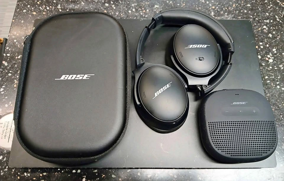 BOSE BT Headphone & Speaker Bundle