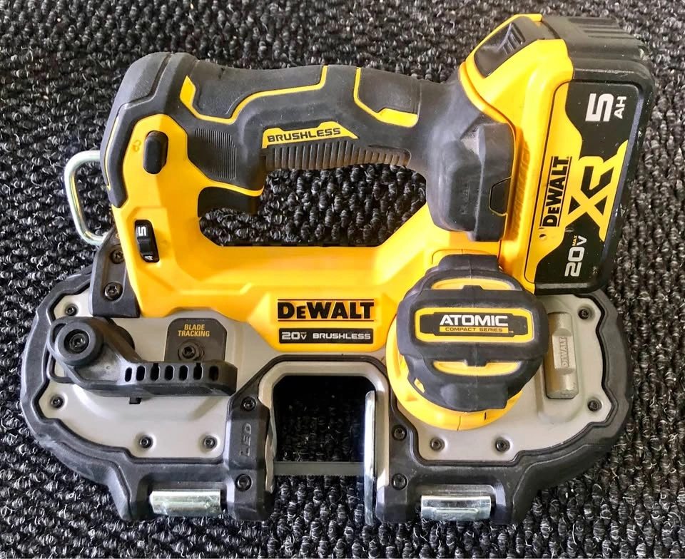 Dewalt Atomic Cordless 1-3/4” Bandsaw & 5ah Battery