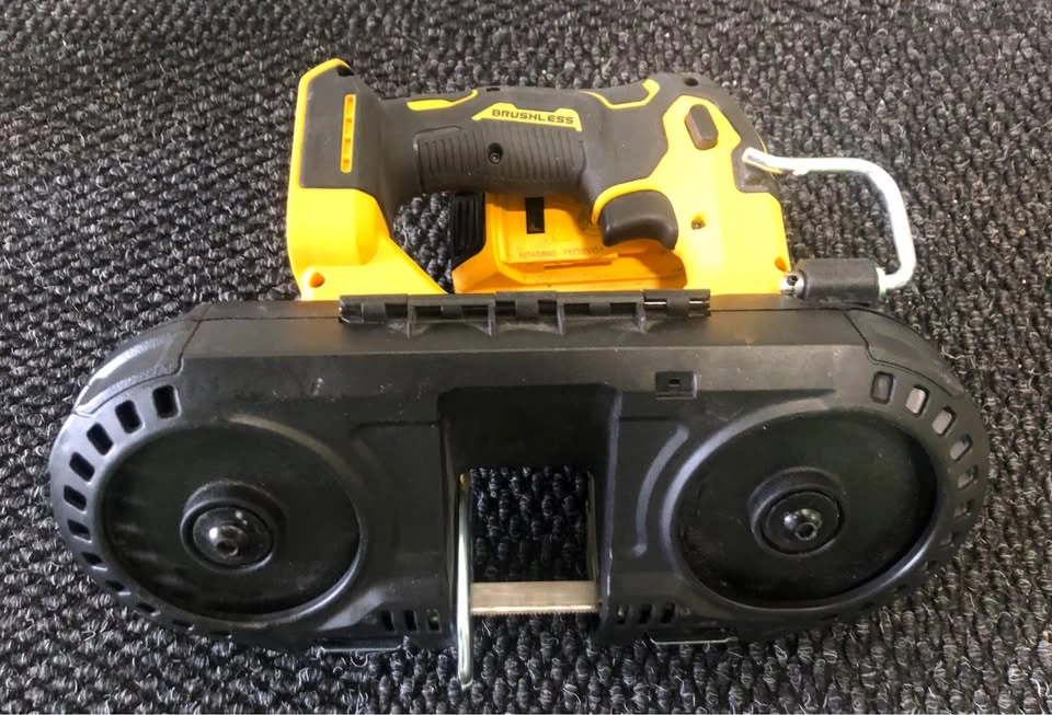 Dewalt Atomic Cordless 1-3/4” Bandsaw & 5ah Battery - photo 2
