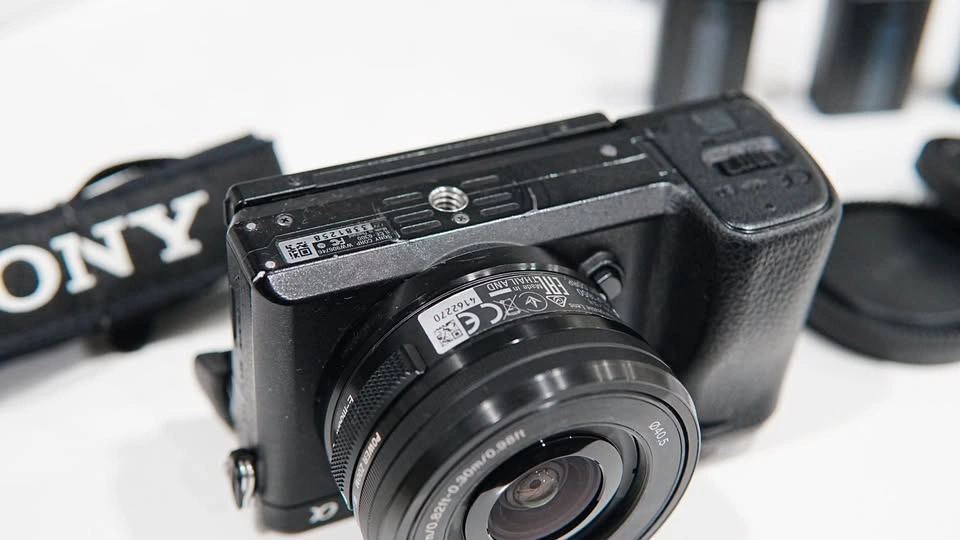 Sony A6300 Bundle with 16-50mm Lens - photo 4