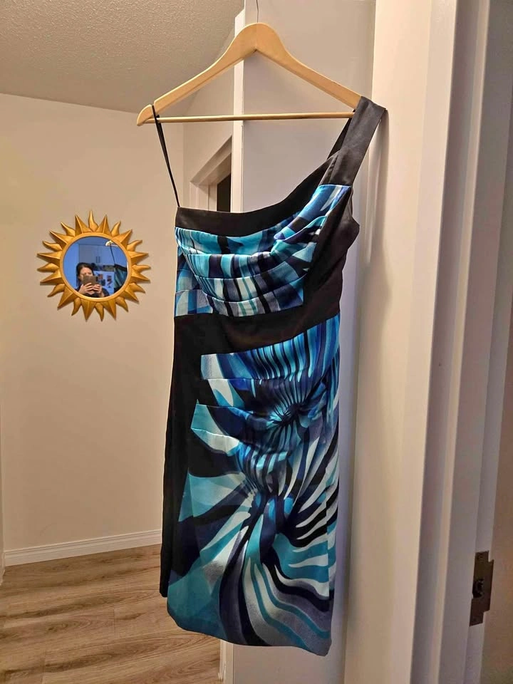 Le Chateau Dress - Size Medium