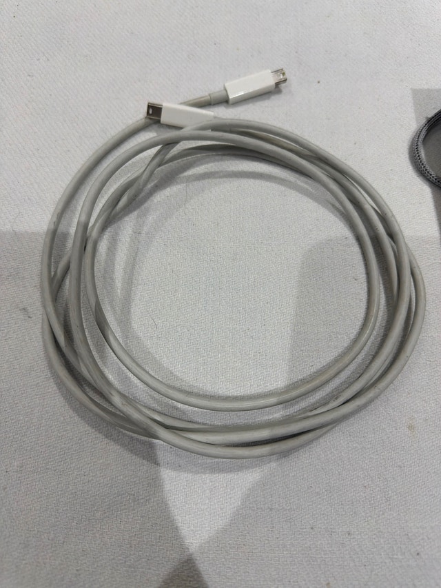 Apple Thunderbolt 2 Cable (2m) - photo 2
