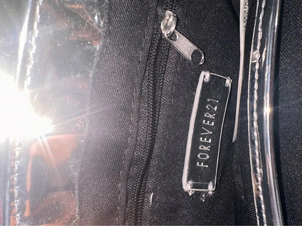 Forever 21 Silver Crossbody Bag – Stylish & Compact - photo 2