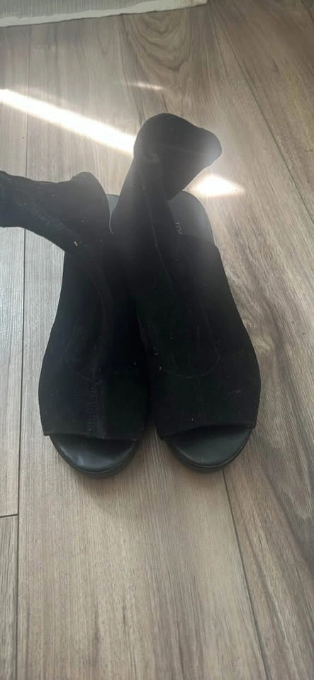 Black Open-Toe Heels - Size 9 (Women's, Canada/US) - photo 4