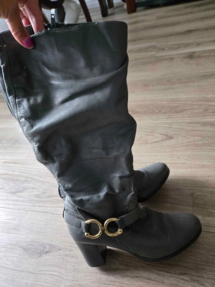 Grey womens boots size 8 - photo 2