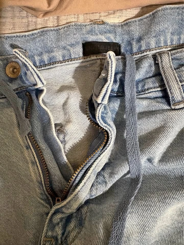 Light Washed Uniqlo Straight Jeans Size L