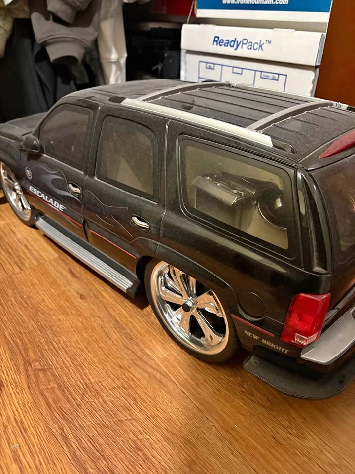 Bright RC Cadillac Escalade Car with Controller and Battery