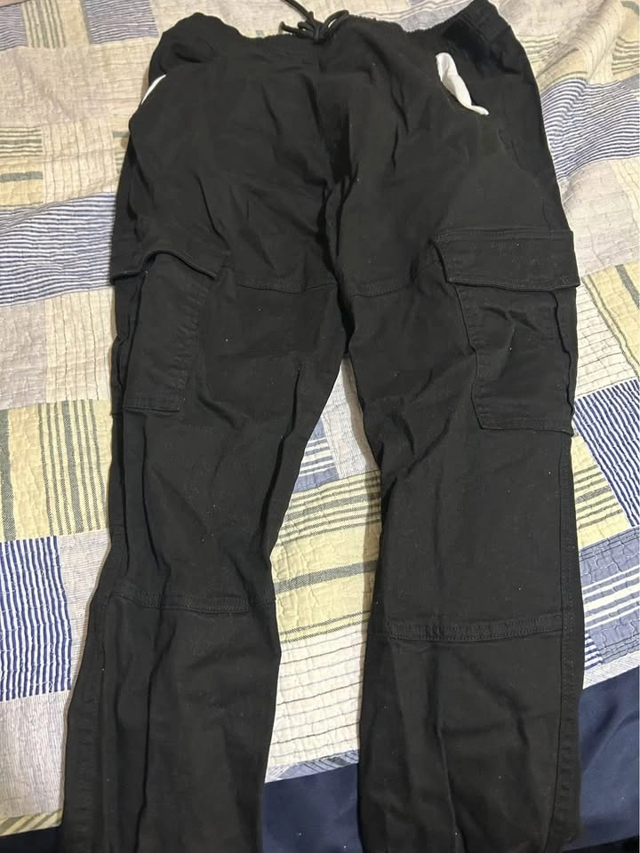 Size XL Regular Fit Black Cargos