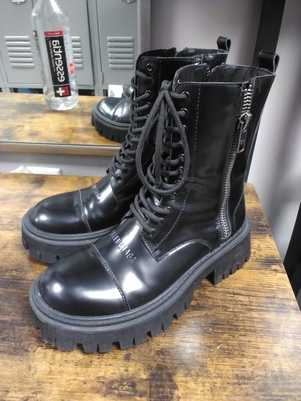 Balenciaga Tractor 20mm Lace-Up Boots in black leather. - photo 2