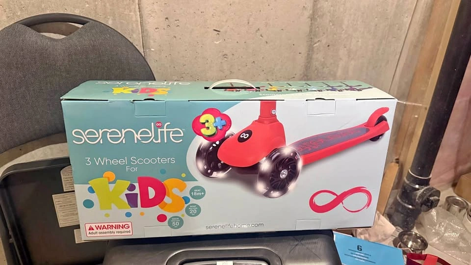 Brand New in Box SereneLife 3 Wheel Scooter for Kids
