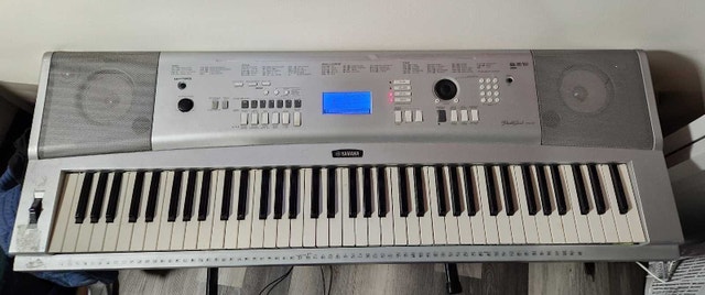 Yamaha Keyboard DGX-220