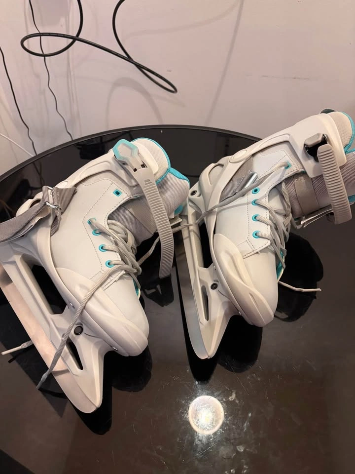 Like New! Oxelo Decathlon Ice Skates - Women’s Size US 7.5 / EU - photo 3