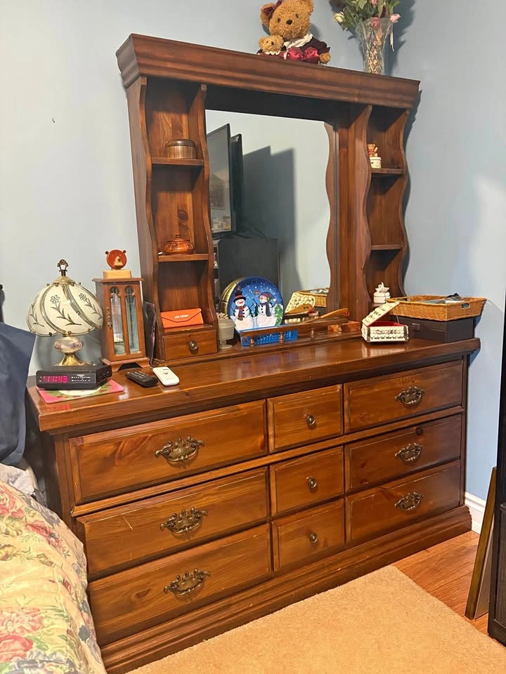 Solid Wood Dresser 9 Draws plus Mirror