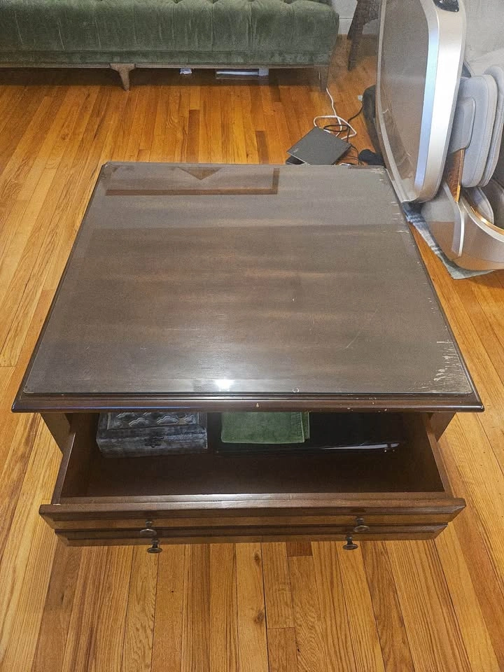 Moving sale: coffee table - photo 2