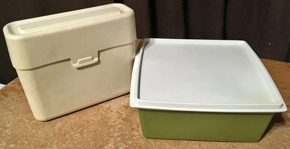 2 Rubbermaid 1994 Beige Containers - Flowers & J-3204 4 Quarts G