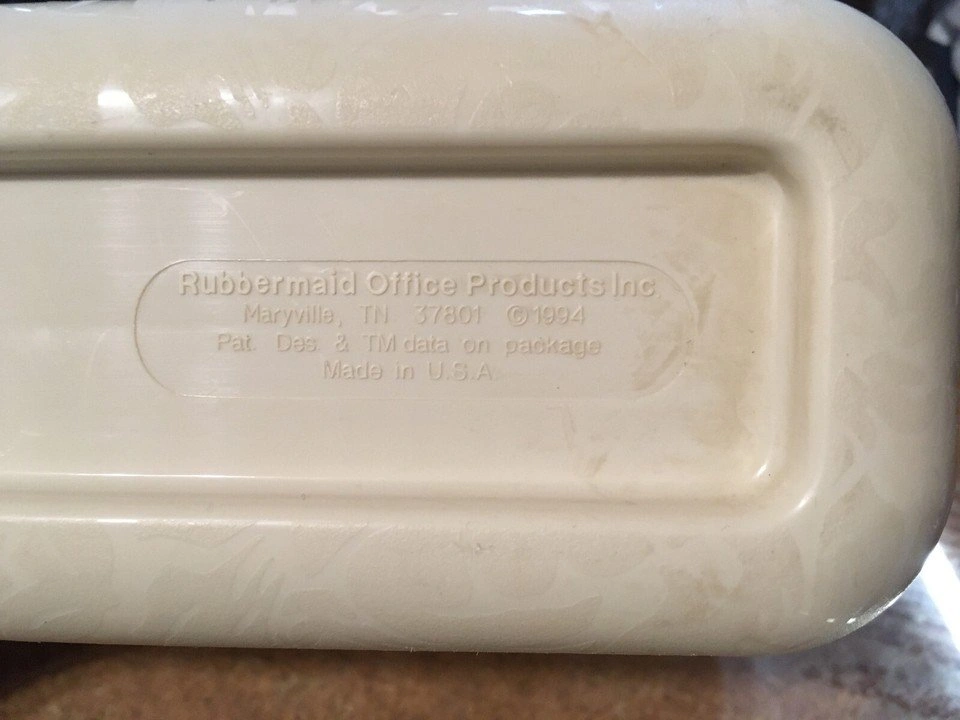 2 Rubbermaid 1994 Beige Containers - Flowers & J-3204 4 Quarts G - photo 4