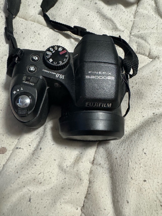 Fujifilm FinePix S2000HD Digital Camera - photo 2