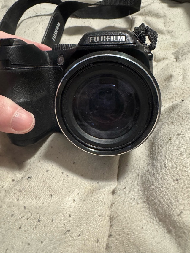 Fujifilm FinePix S2000HD Digital Camera - photo 3