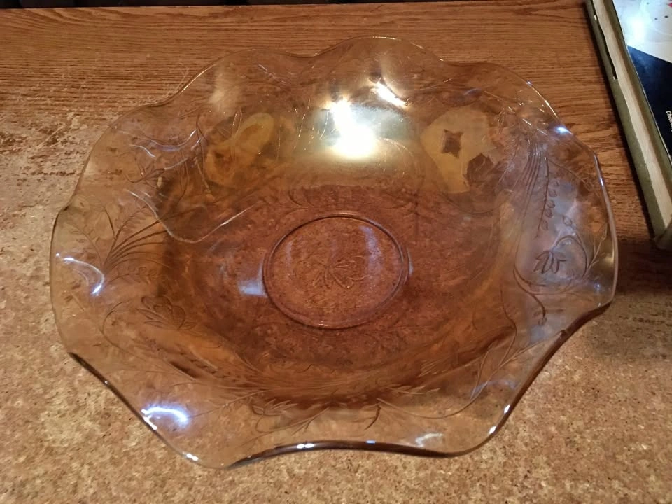 VINTAGE JEANNETTE GLASS FLORAGOLD LOIUSA RUFFLED BOWL 11.5"