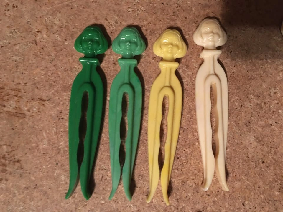 LOT OF 11 ROGERS CLEAN GRIP CLOTHES PINS BOY DOG GRANDMA LADY - photo 2