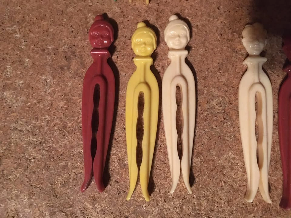 LOT OF 11 ROGERS CLEAN GRIP CLOTHES PINS BOY DOG GRANDMA LADY - photo 3