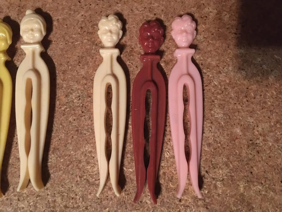 LOT OF 11 ROGERS CLEAN GRIP CLOTHES PINS BOY DOG GRANDMA LADY - photo 4