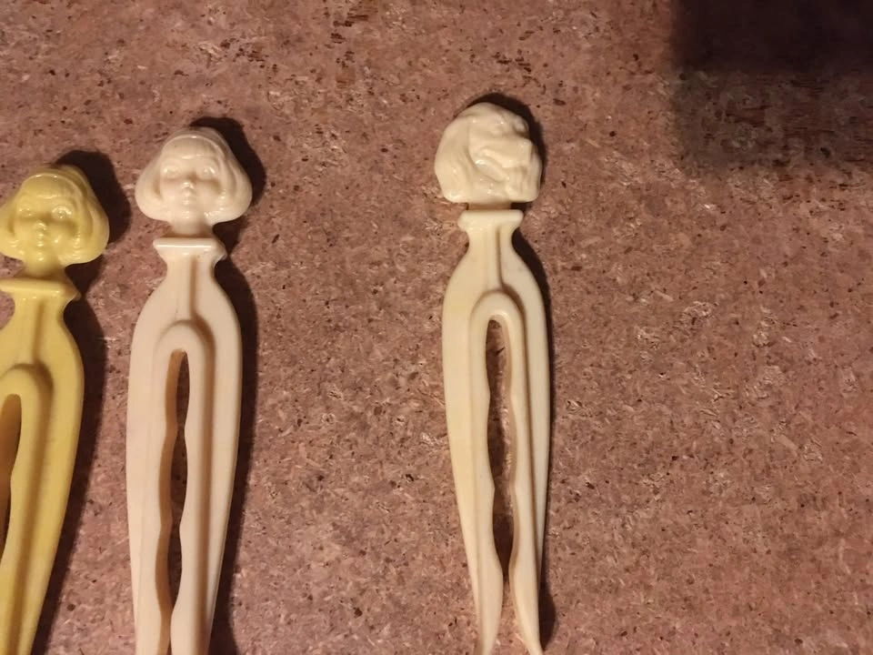 LOT OF 11 ROGERS CLEAN GRIP CLOTHES PINS BOY DOG GRANDMA LADY - photo 5