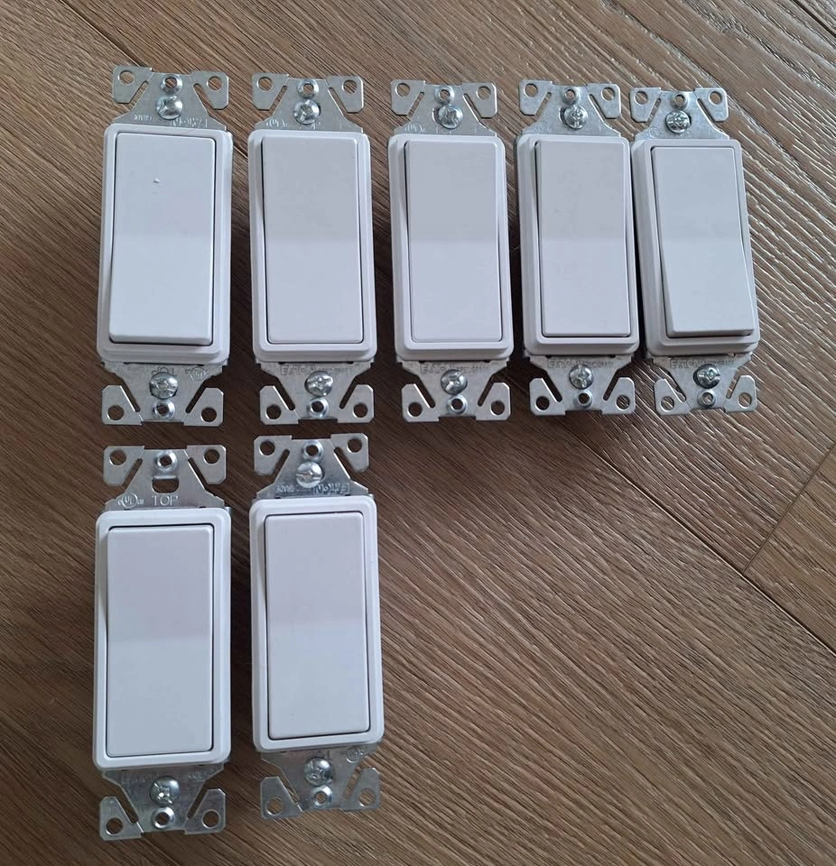 3-Way Decorator Switches x 7 - photo 2