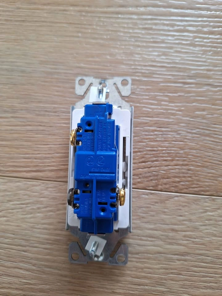 3-Way Decorator Switches x 7 - photo 4