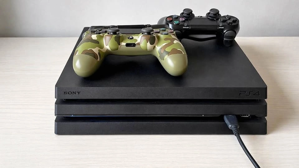 PS4 Pro Bundle (2 Controllers + Resident Evil 2)