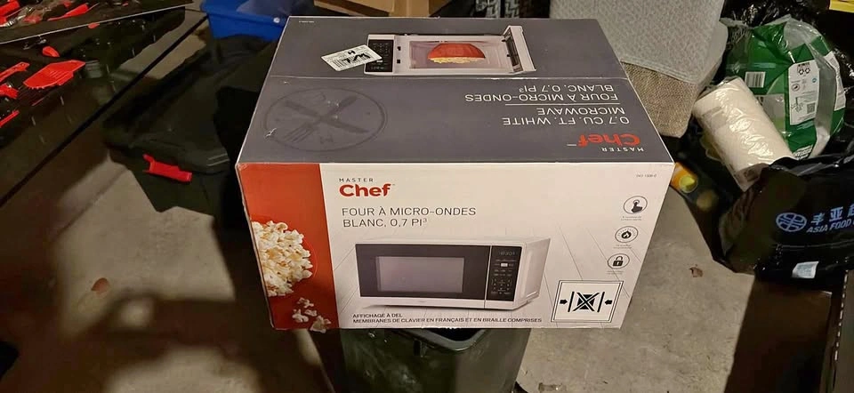 Master Chef 0.7 cu. ft. White Microwave