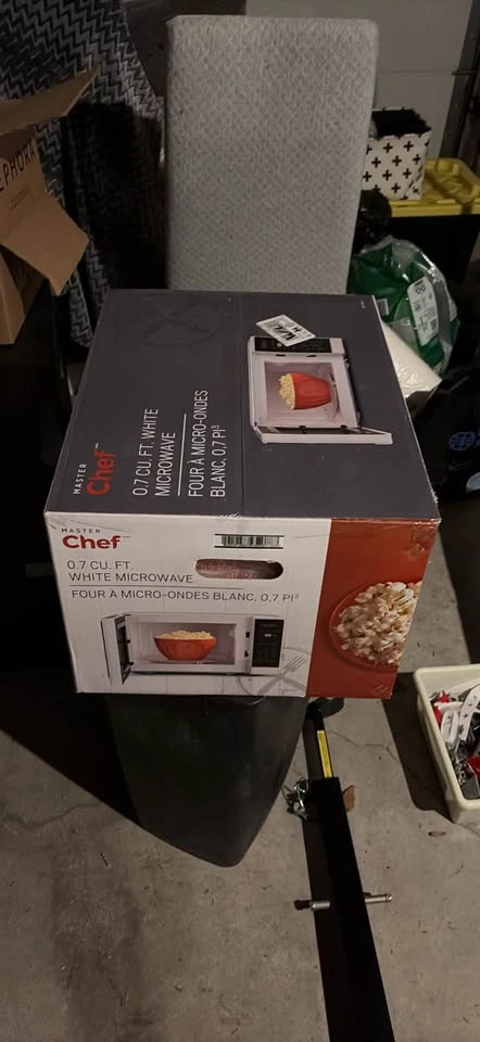 Master Chef 0.7 cu. ft. White Microwave - photo 2
