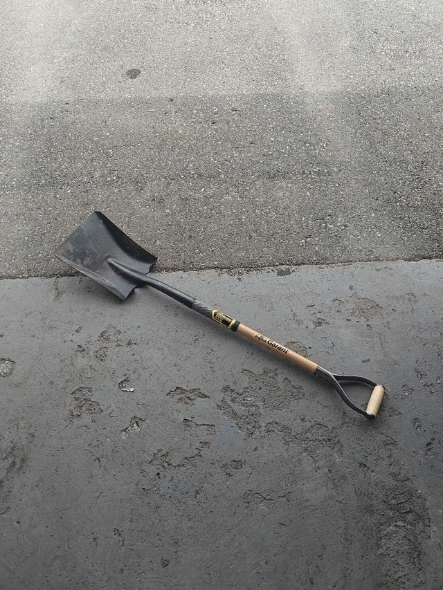 Garant Shovel (like new)