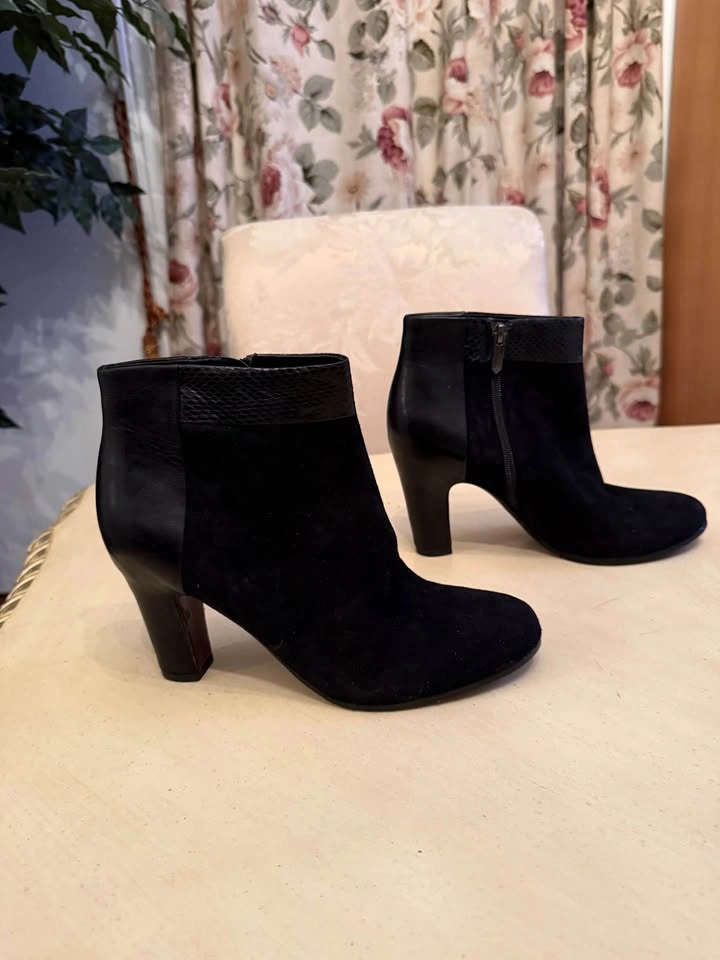 Women's Sam Edelman Black Suede Heel Boots Size 9 - photo 3