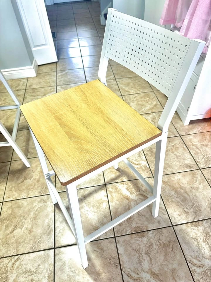 Bar stools/island chair