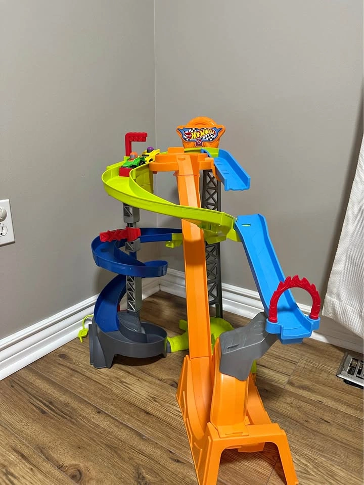 Hot Wheels Racing Track