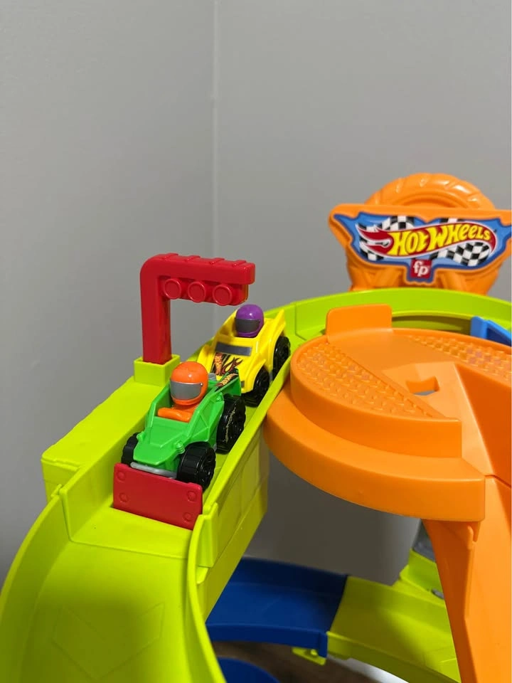 Hot Wheels Racing Track - photo 2